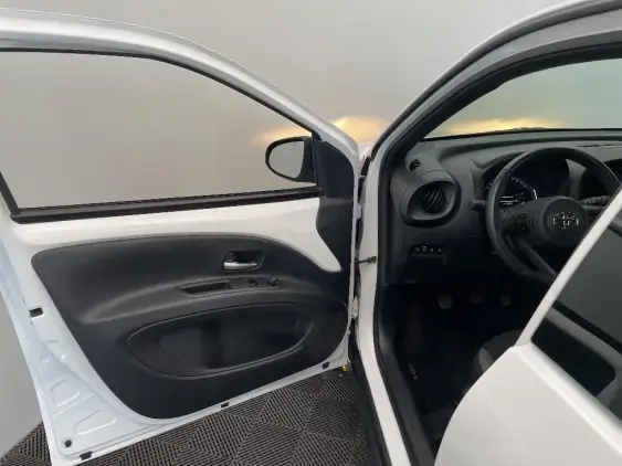 TOYOTA AYGO X - voiture d'occasion - Photo 19