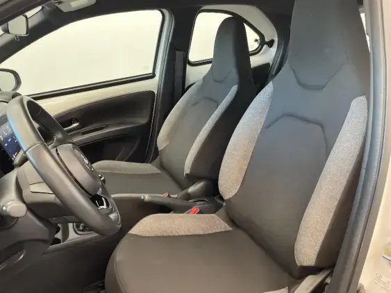 TOYOTA AYGO X - voiture d'occasion - Photo 18