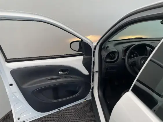 TOYOTA AYGO X - voiture d'occasion - Photo 19