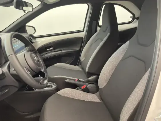 TOYOTA AYGO X - voiture d'occasion - Photo 18