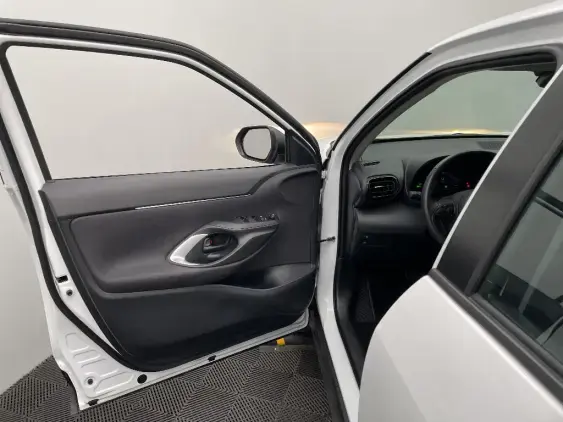 TOYOTA YARIS CROSS I - voiture d'occasion - Photo 19