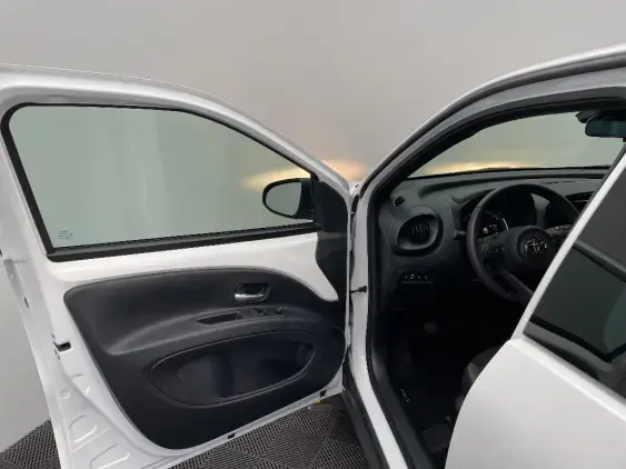 TOYOTA AYGO X - voiture d'occasion - Photo 19