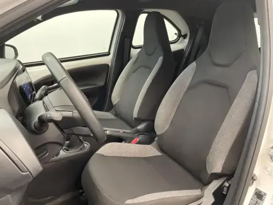TOYOTA AYGO X - voiture d'occasion - Photo 18