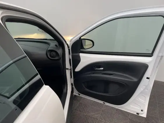 TOYOTA AYGO X - voiture d'occasion - Photo 20