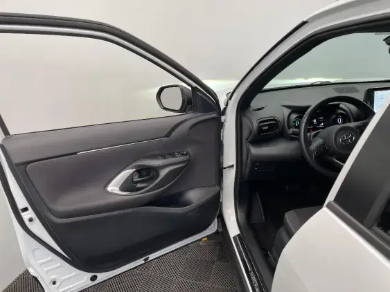 TOYOTA YARIS CROSS I - voiture d'occasion - Photo 19