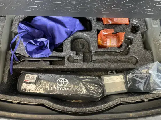 TOYOTA RAV4 V - voiture d'occasion - Photo 17