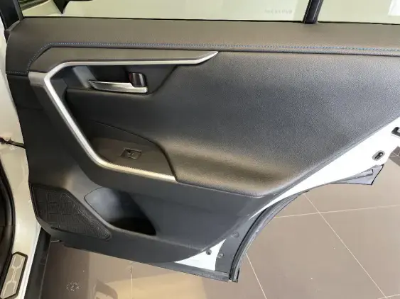 TOYOTA RAV4 V - voiture d'occasion - Photo 19