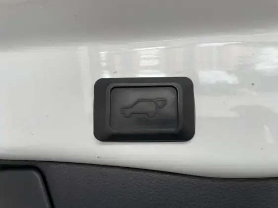 TOYOTA RAV4 V - voiture d'occasion - Photo 20