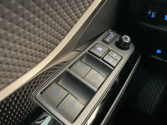 TOYOTA C-HR - voiture d'occasion - Photo 22