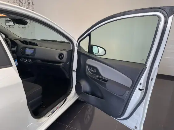 TOYOTA YARIS III - voiture d'occasion - Photo 19