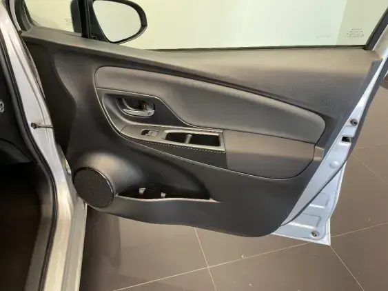 TOYOTA YARIS III - voiture d'occasion - Photo 20