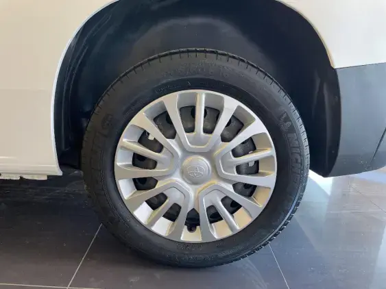 TOYOTA PROACE CITY - voiture d'occasion - Photo 24