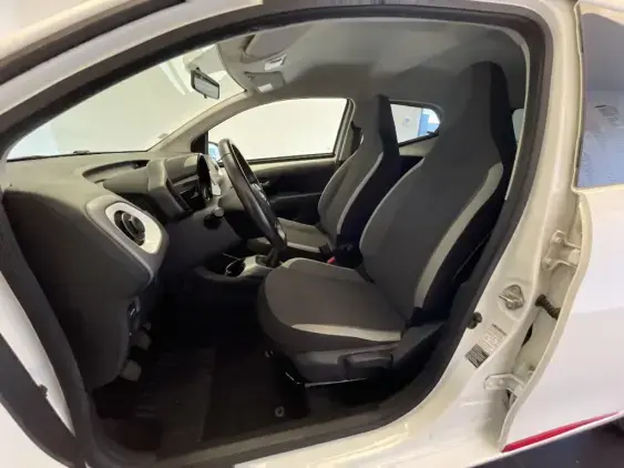 TOYOTA AYGO II - voiture d'occasion - Photo 18