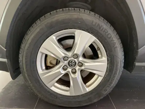 TOYOTA RAV4 V - voiture d'occasion - Photo 22