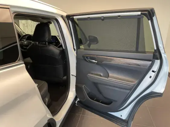 TOYOTA HIGHLANDER - voiture d'occasion - Photo 19