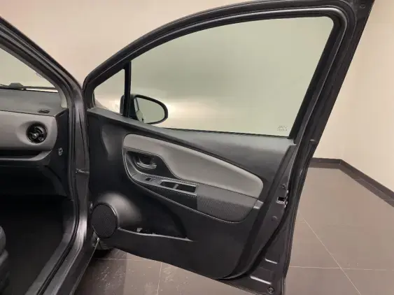 TOYOTA YARIS III - voiture d'occasion - Photo 19