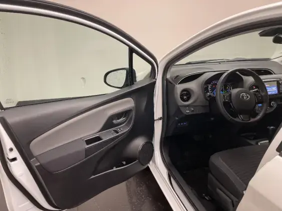 TOYOTA YARIS III - voiture d'occasion - Photo 19