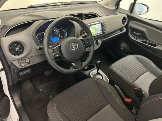 TOYOTA YARIS III - voiture d'occasion - Photo 17