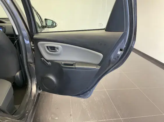 TOYOTA YARIS III - voiture d'occasion - Photo 19