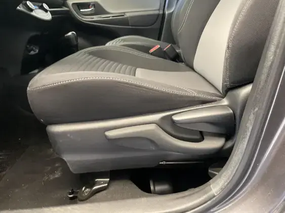 TOYOTA YARIS III - voiture d'occasion - Photo 20