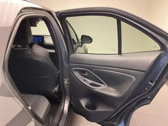 TOYOTA YARIS CROSS I - voiture d'occasion - Photo 20