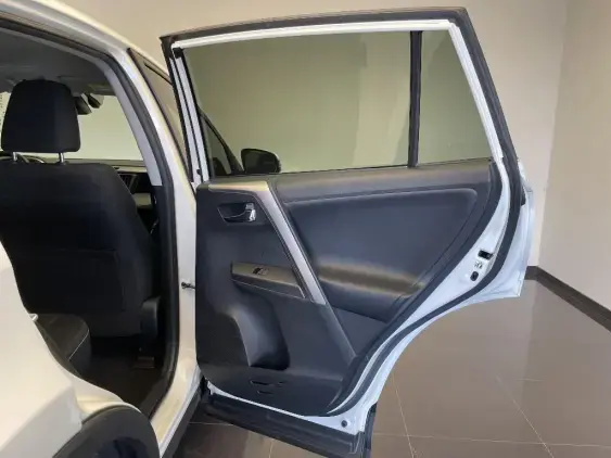 TOYOTA RAV4 IV - voiture d'occasion - Photo 18