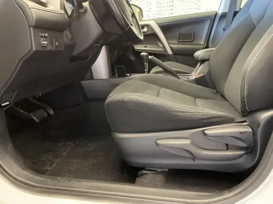 TOYOTA RAV4 IV - voiture d'occasion - Photo 19