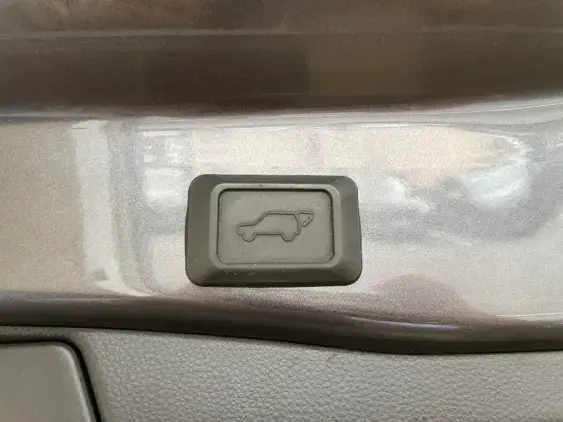 TOYOTA RAV4 V - voiture d'occasion - Photo 20