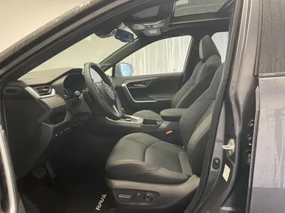 TOYOTA RAV4 V - voiture d'occasion - Photo 17