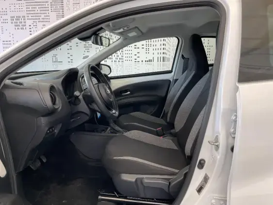 TOYOTA AYGO X - voiture d'occasion - Photo 18