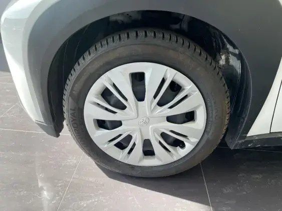 TOYOTA AYGO X - voiture d'occasion - Photo 21