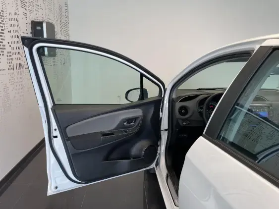TOYOTA YARIS III - voiture d'occasion - Photo 19