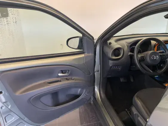 TOYOTA AYGO X - voiture d'occasion - Photo 19