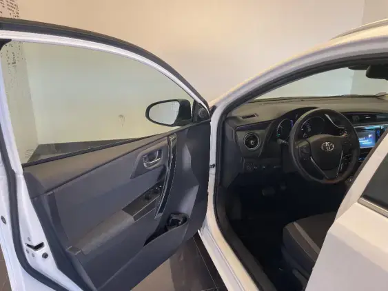 TOYOTA AURIS II - voiture d'occasion - Photo 19