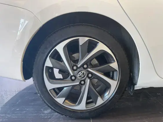 TOYOTA AURIS II - voiture d'occasion - Photo 25