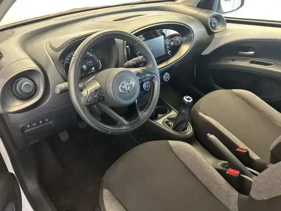 TOYOTA AYGO X - voiture d'occasion - Photo 17