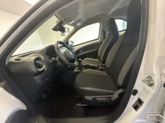 TOYOTA AYGO X - voiture d'occasion - Photo 19