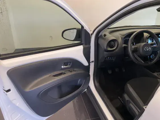 TOYOTA AYGO X - voiture d'occasion - Photo 19