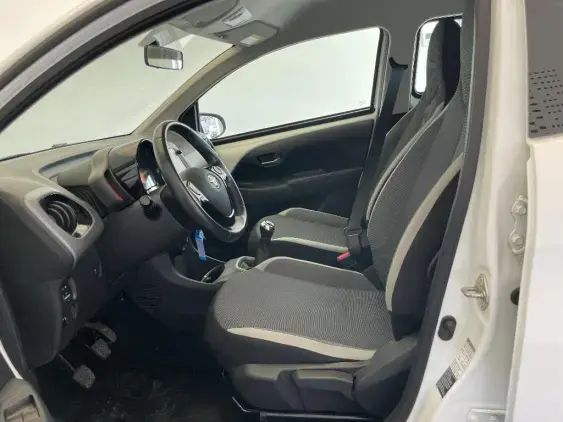 TOYOTA AYGO II - voiture d'occasion - Photo 17