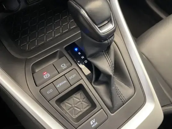 TOYOTA RAV4 V - voiture d'occasion - Photo 19