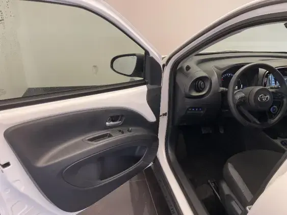 TOYOTA AYGO X - voiture d'occasion - Photo 19