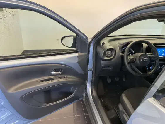 TOYOTA AYGO X - voiture d'occasion - Photo 19