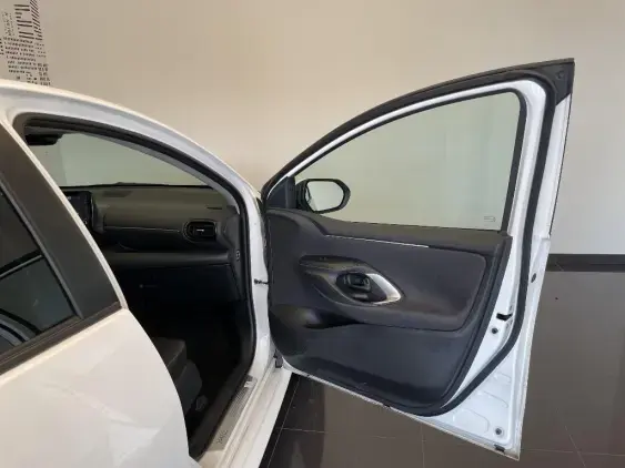 TOYOTA YARIS IV - voiture d'occasion - Photo 20