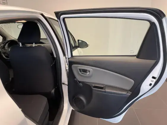 TOYOTA YARIS III - voiture d'occasion - Photo 20