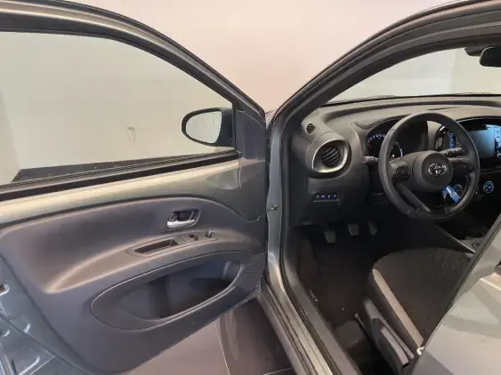 TOYOTA AYGO X - voiture d'occasion - Photo 19