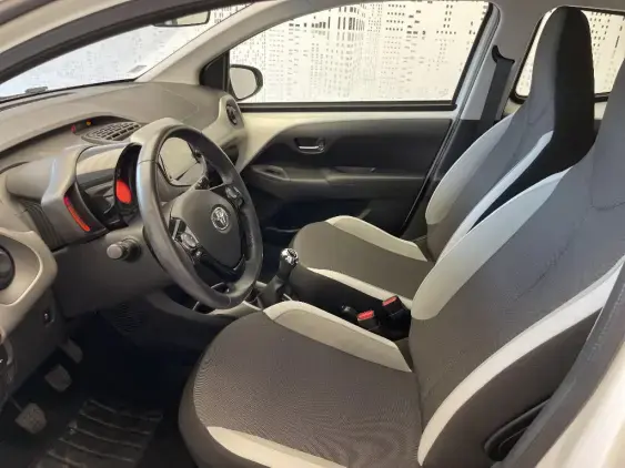TOYOTA AYGO II - voiture d'occasion - Photo 18