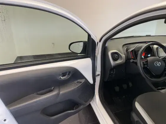 TOYOTA AYGO II - voiture d'occasion - Photo 19