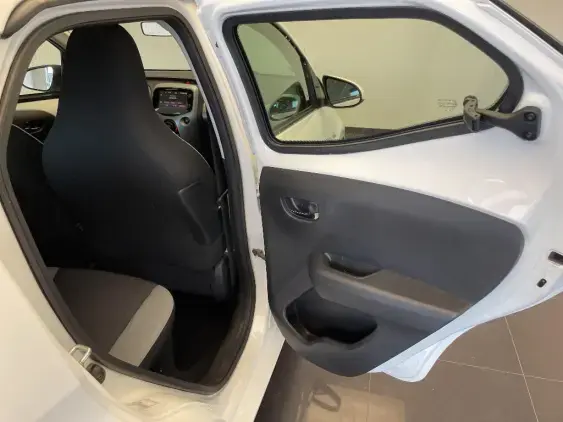 TOYOTA AYGO II - voiture d'occasion - Photo 20