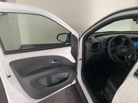 TOYOTA AYGO X - voiture d'occasion - Photo 19