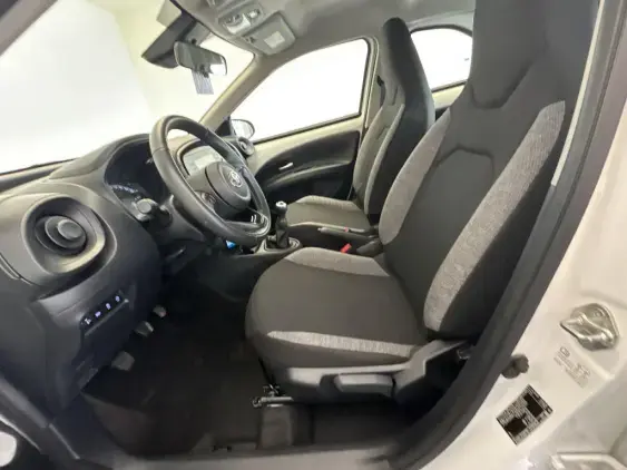 TOYOTA AYGO X - voiture d'occasion - Photo 19